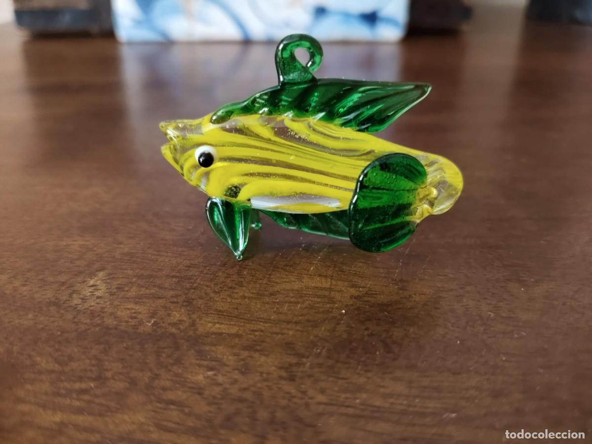 Antig&uuml;edades: Pececillo de cristal. 4,5 cm.