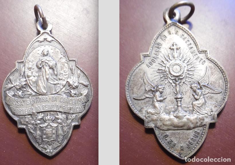 Antig&uuml;edades: Medalla religiosa colgante, Portugal, 3,5 x 5 cm, 23,3 gm. Adoraci&oacute;n de Jes&uacute;s, siglo XIX-XX