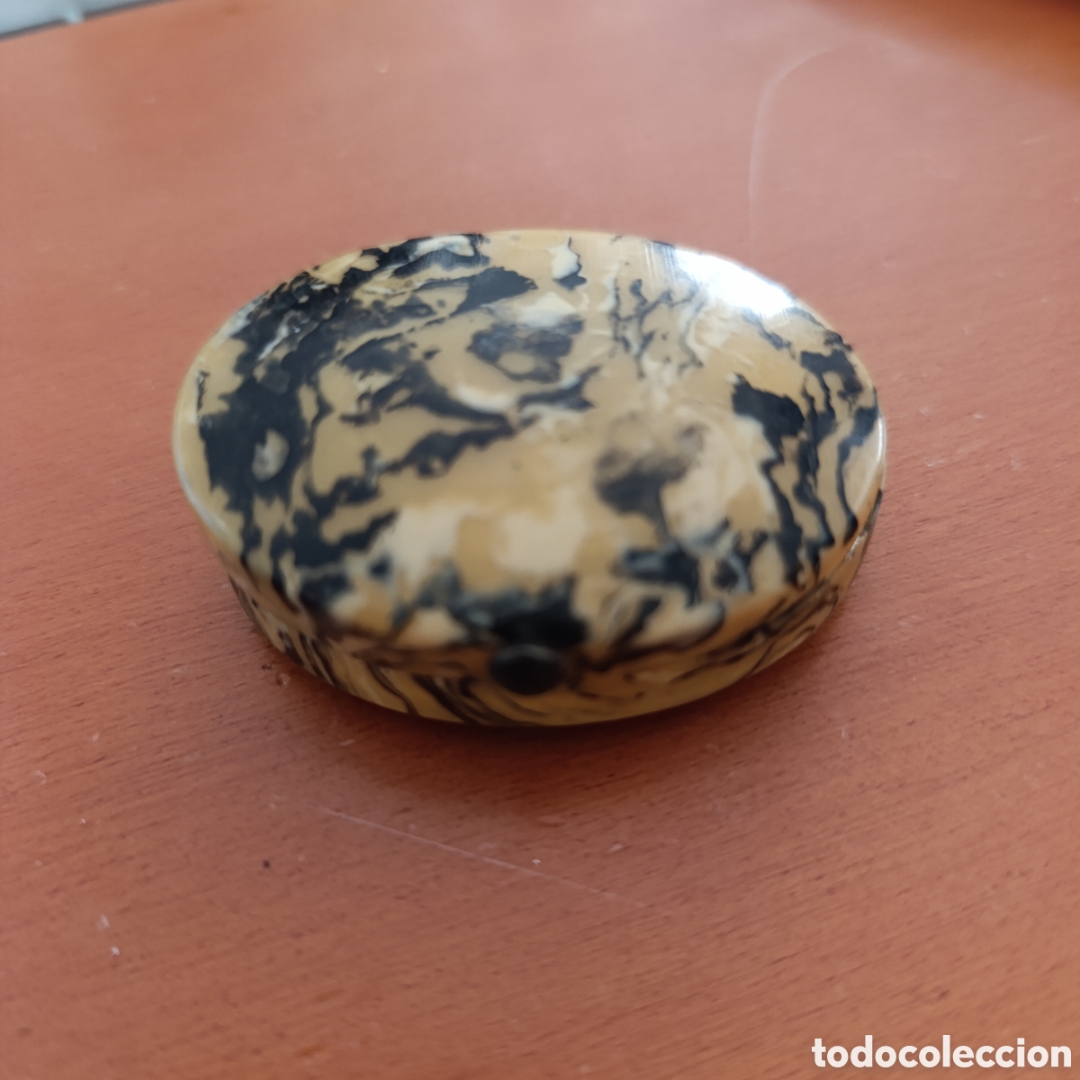 Antig&uuml;edades: Pastillero Art-Dec&oacute;,en baquelita o lucita, a&ntilde;os 20/30,veteado complejo, con espejo
