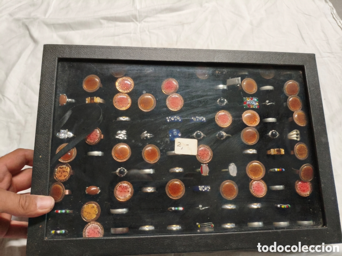 Antig&uuml;edades: Caja expositor m&aacute;s anillos