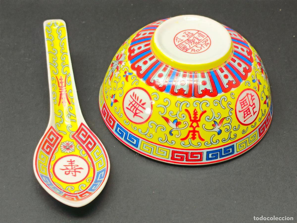 Antig&uuml;edades: Cuenco tazon para sopa con cuchara amarillo - porcelana china con sello rojo