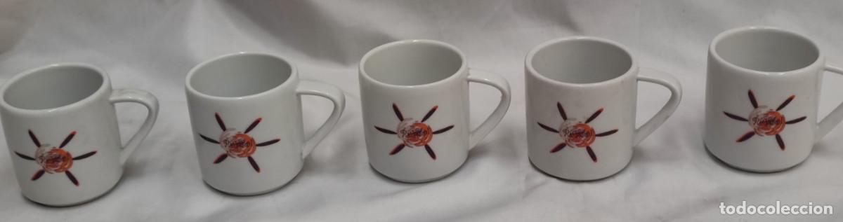 Antig&uuml;edades: JUEGO 5 DE TAZAS PARA CAFE DE 6 X 6 CM MAS PLATO DE 15 CM DIOS ES LA LUZ BUSCALA