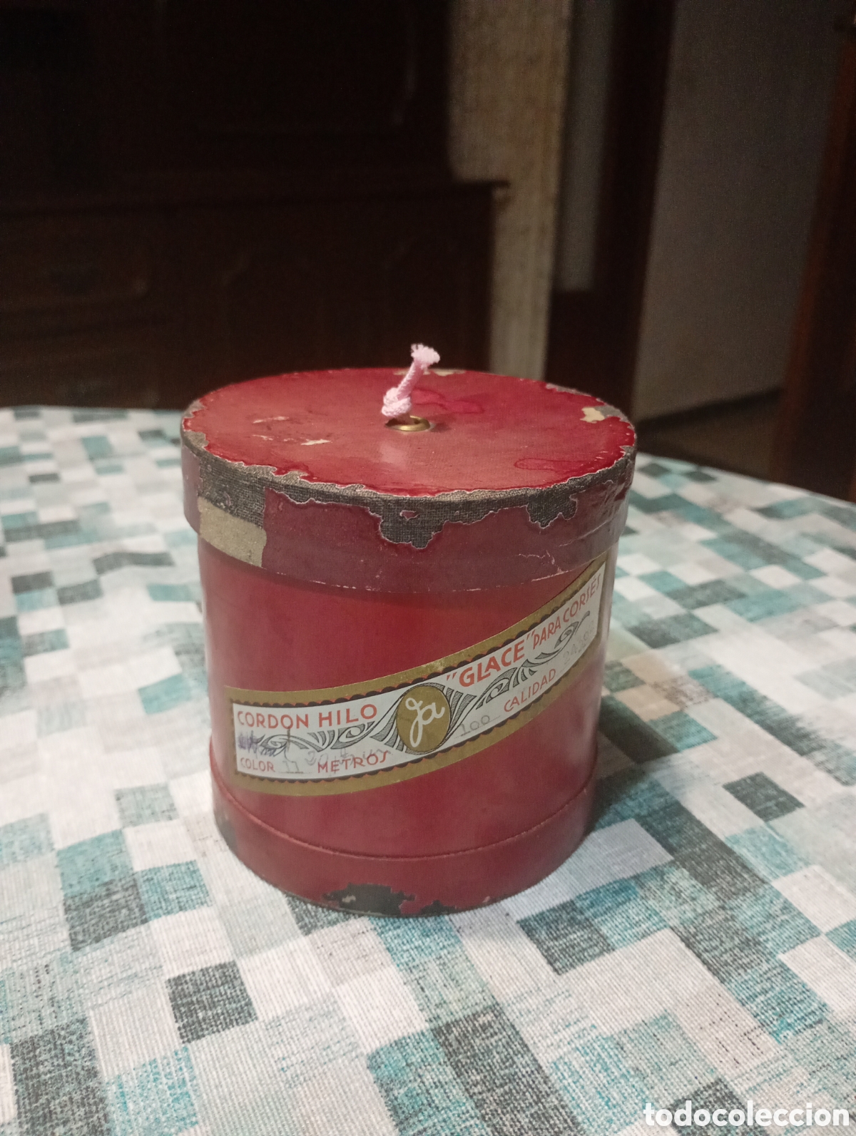 Antig&uuml;edades: Caja cart&oacute;n llena de Cord&oacute;n Hilo Gac&eacute; Para Cors&eacute;s. Marca Ja. Principios s.XX