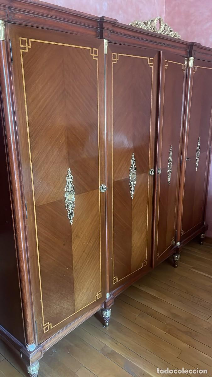 Antig&uuml;edades: Dormitorio estilo Imperio, armario, dos mesillas, comoda y dos cabeceros.