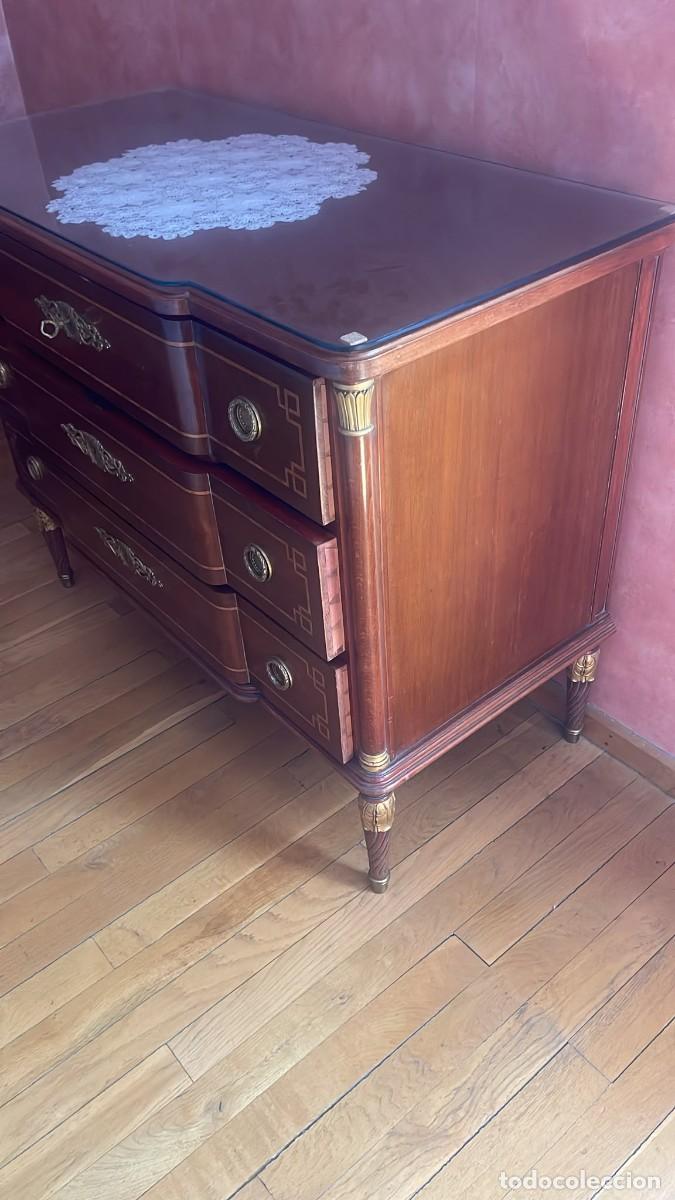Antig&uuml;edades: Dormitorio estilo Imperio, dos mesillas, comoda y dos cabeceros. - Foto 5