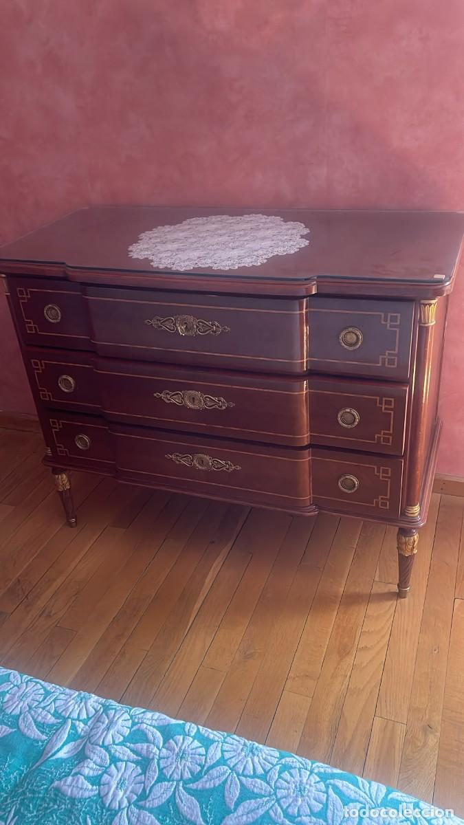 Antig&uuml;edades: Dormitorio estilo Imperio, dos mesillas, comoda y dos cabeceros. - Foto 6