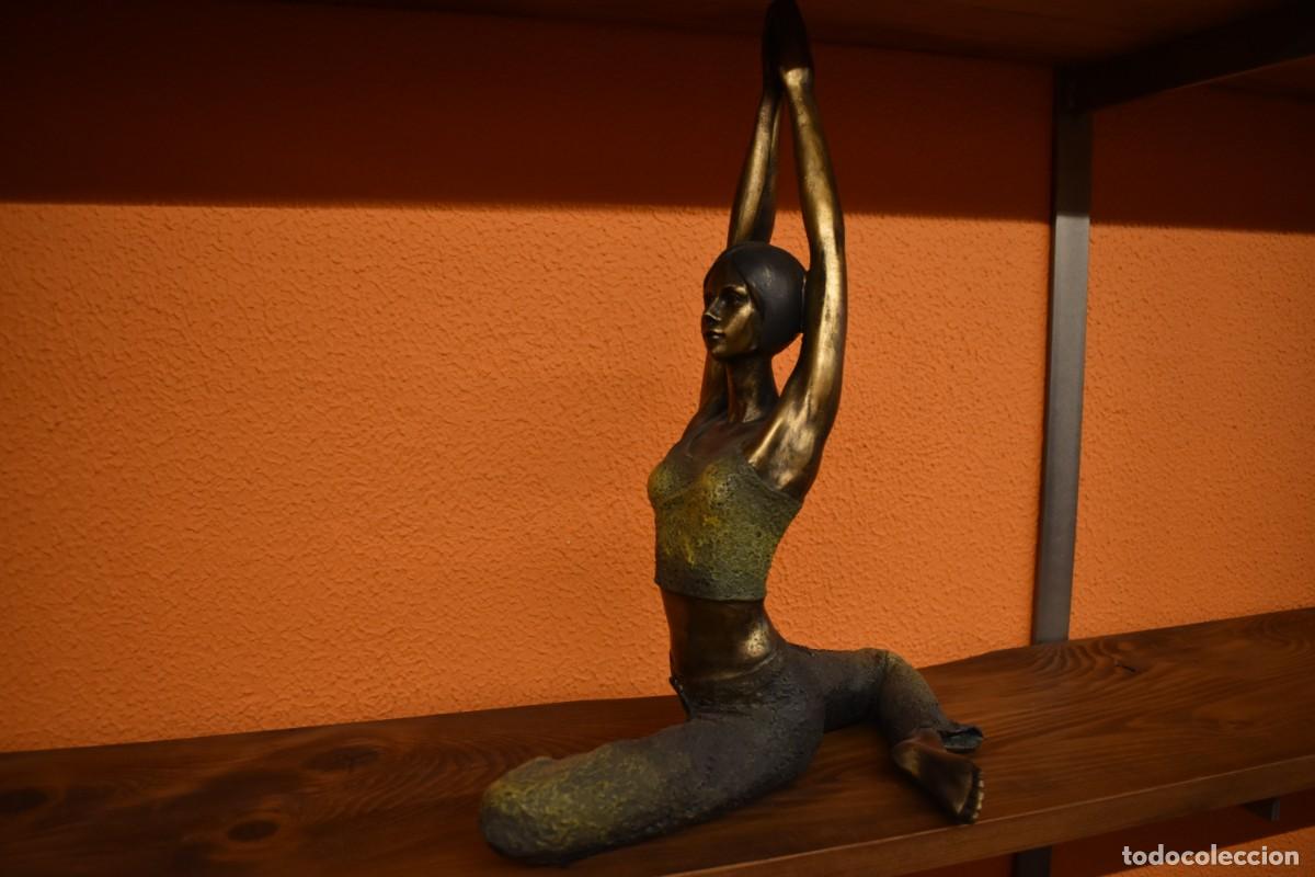 Antig&uuml;edades: Figura decorativa de bailarina en postura de yoga o danza