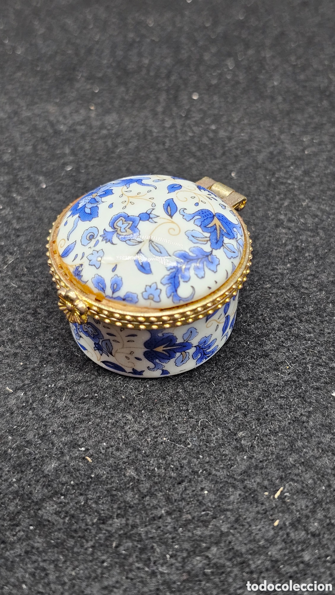 Antig&uuml;edades: Antigua cajita de colecci&oacute;n de porcelana