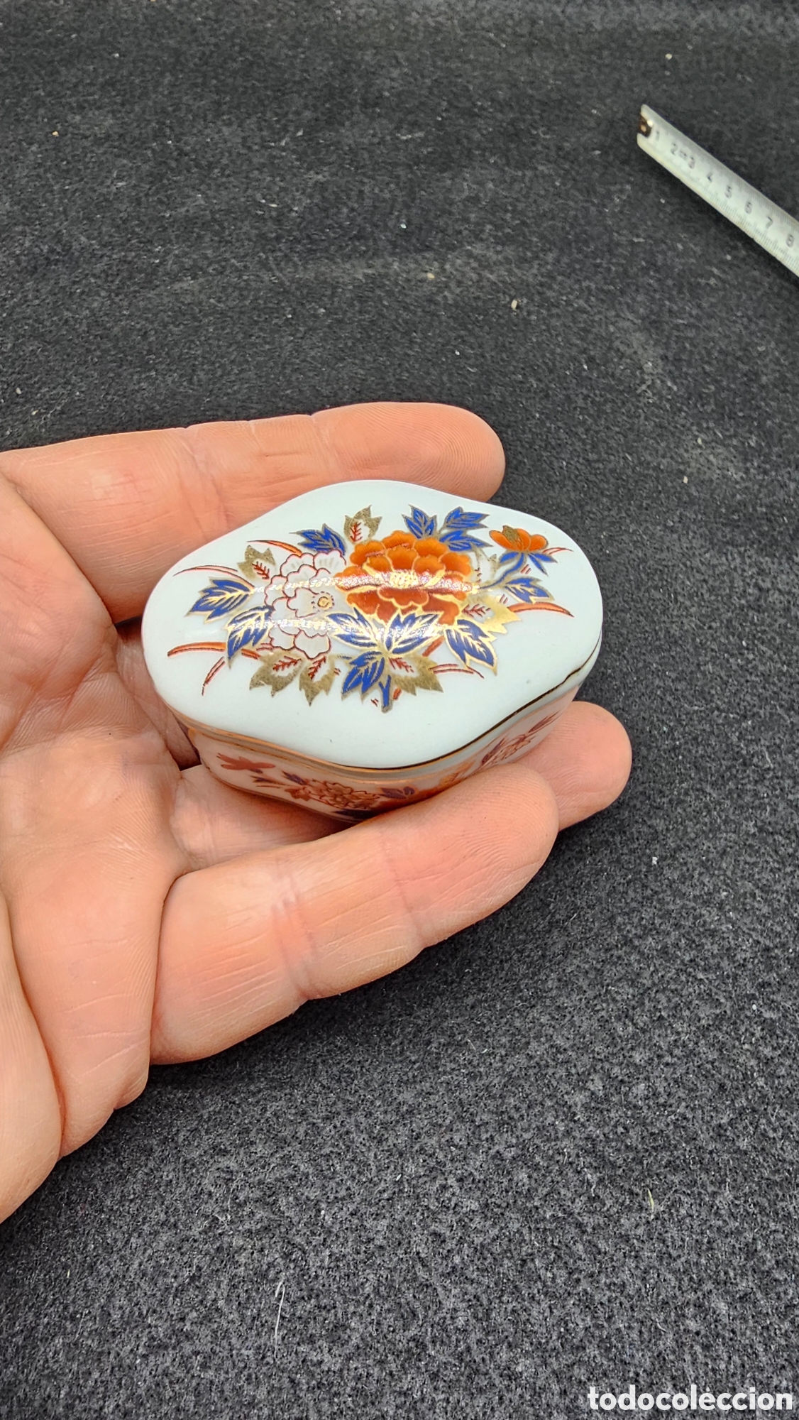 Antig&uuml;edades: Cajita de porcelana de colecci&oacute;n
