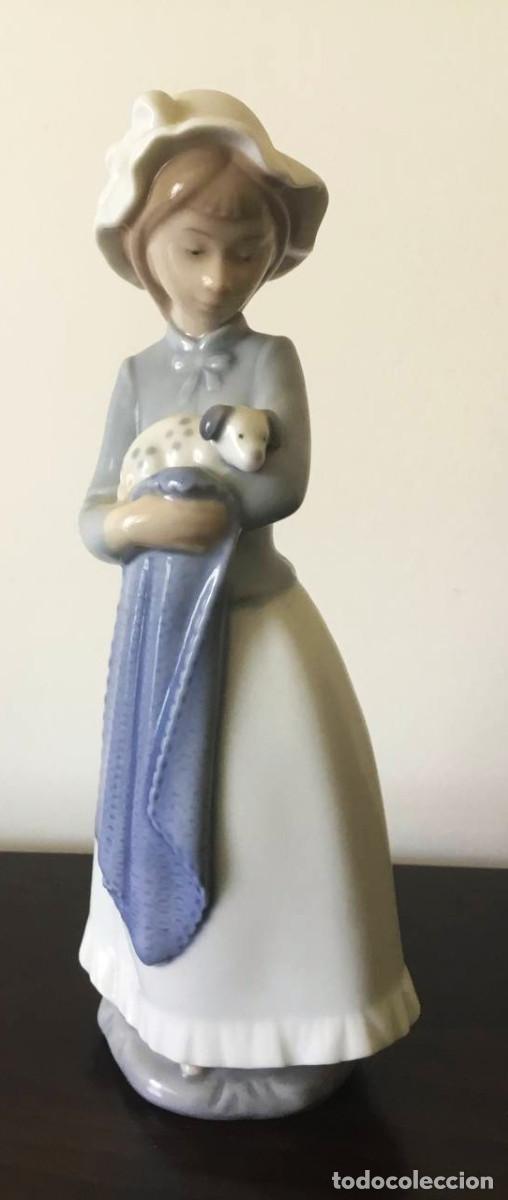 Antig&uuml;edades: 1987 NAO by Lladro Nina Dulce # 241 con perro