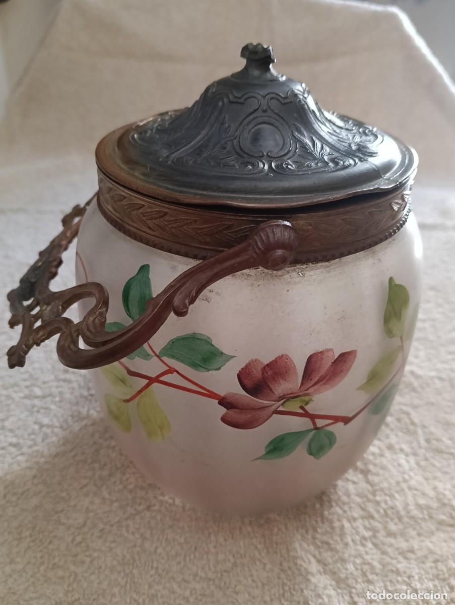 Antig&uuml;edades: Antiguo Galletero / Bombonera Art Nouveau S. XIX-XX - Cristal Satinado Pintado a Mano y Bronce