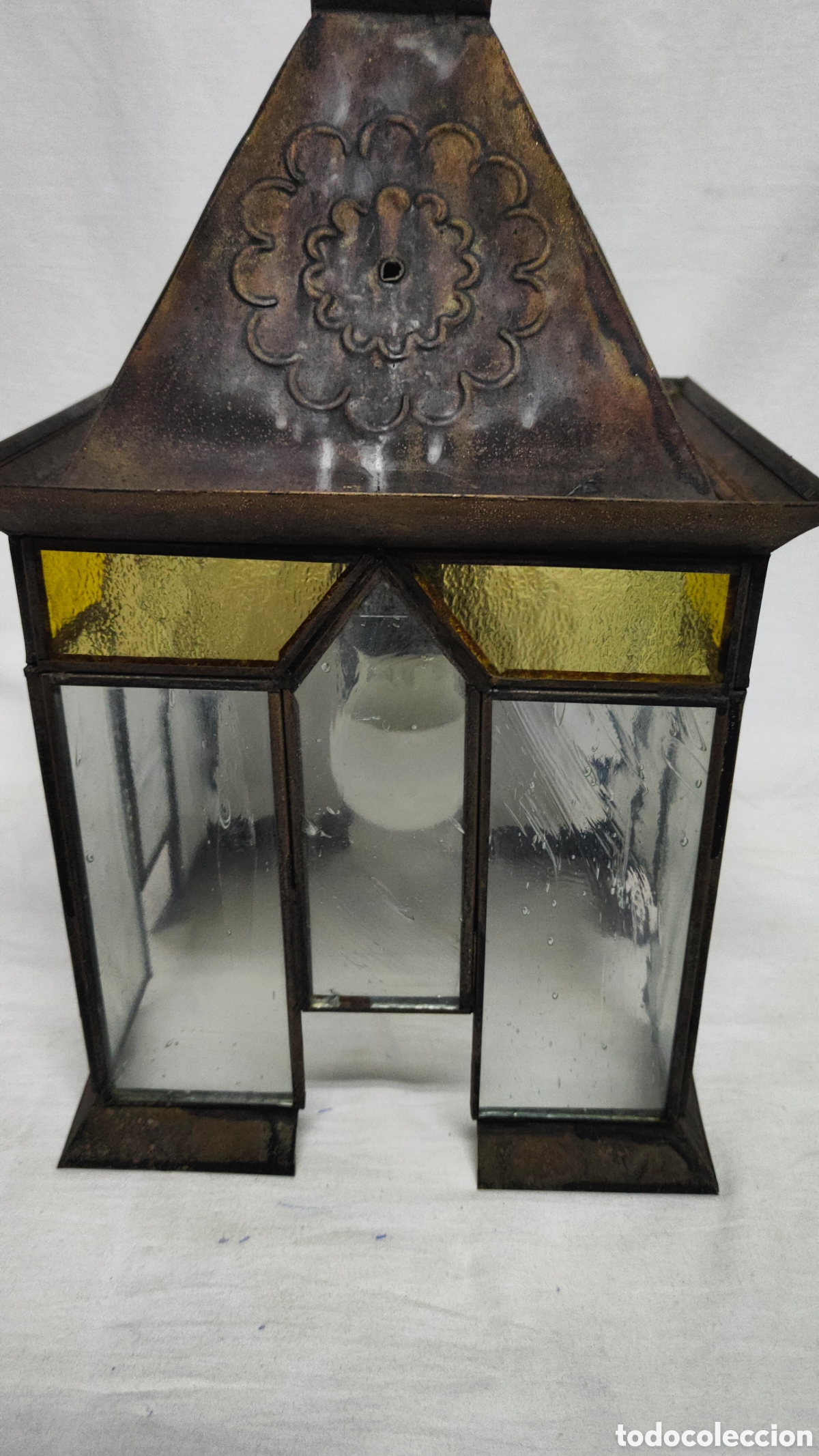 Antig&uuml;edades: FAROL DE TECHO DE ESTILO GRANADINO O &Aacute;RABE.METAL Y PANELES DE VIDRIO TEXTURIZADO AMARILLO/AMBAR.LAMP