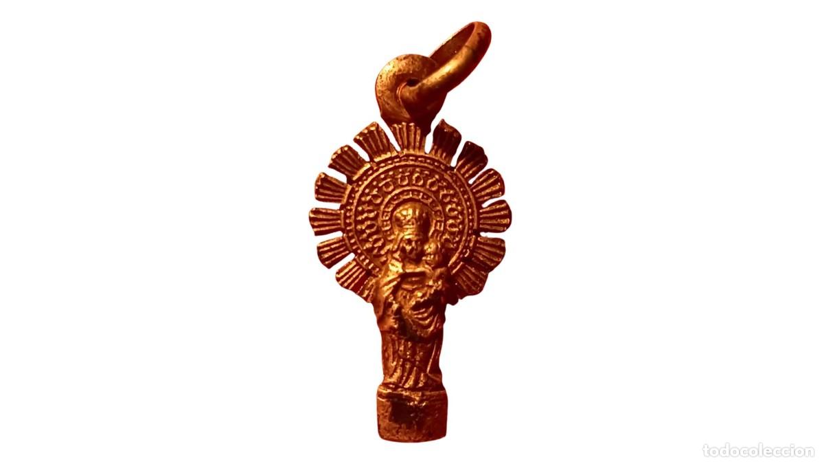 Antiques: Medallon religioso, Colgante Religioso Vintage con Dise&ntilde;o Radiante &mdash; Metal Plateado, Marca &rdquo;748&rdquo;