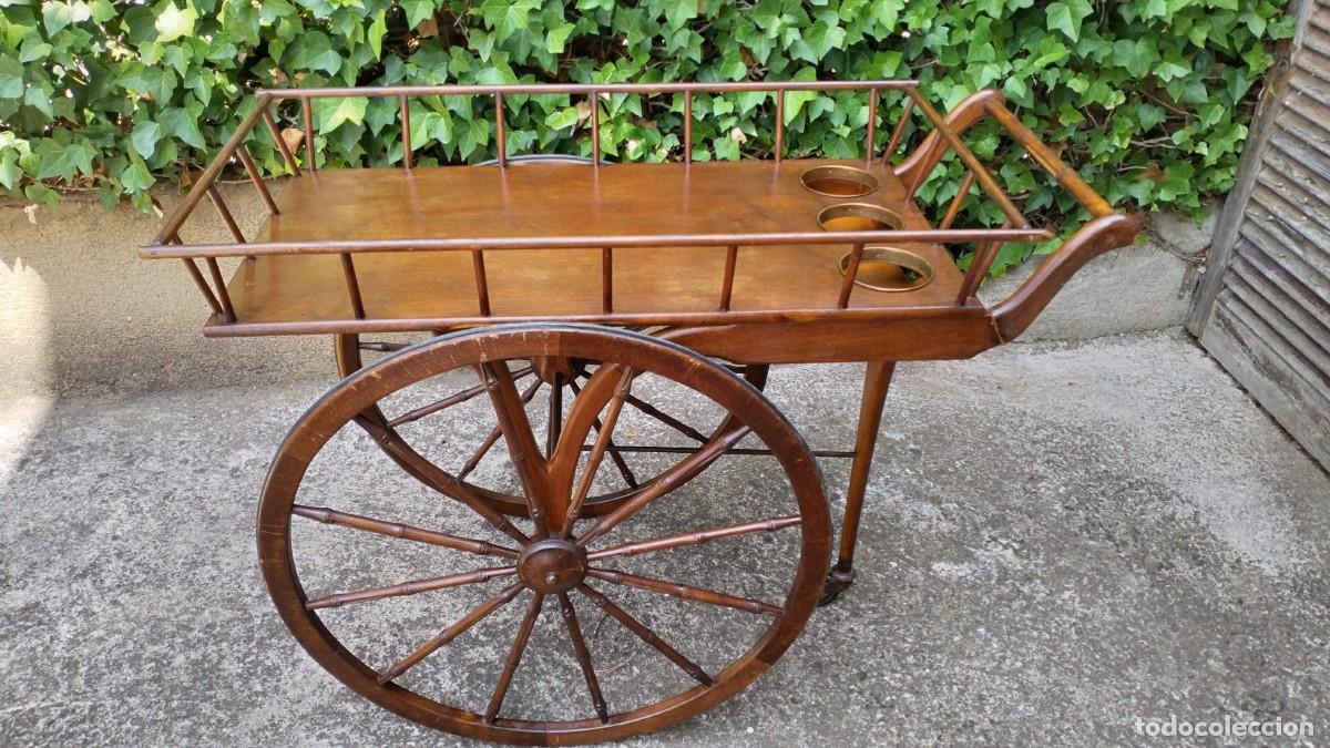Antig&uuml;edades: Carrito de servicio antiguo de madera