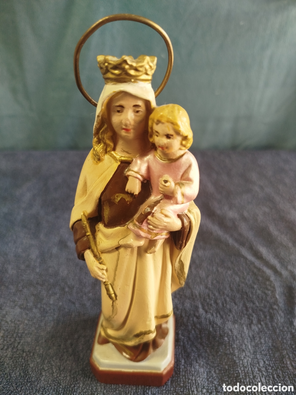 Antig&uuml;edades: Antigua y peque&ntilde;a figura de la Virgen de Carmen, estuco, de Olot.