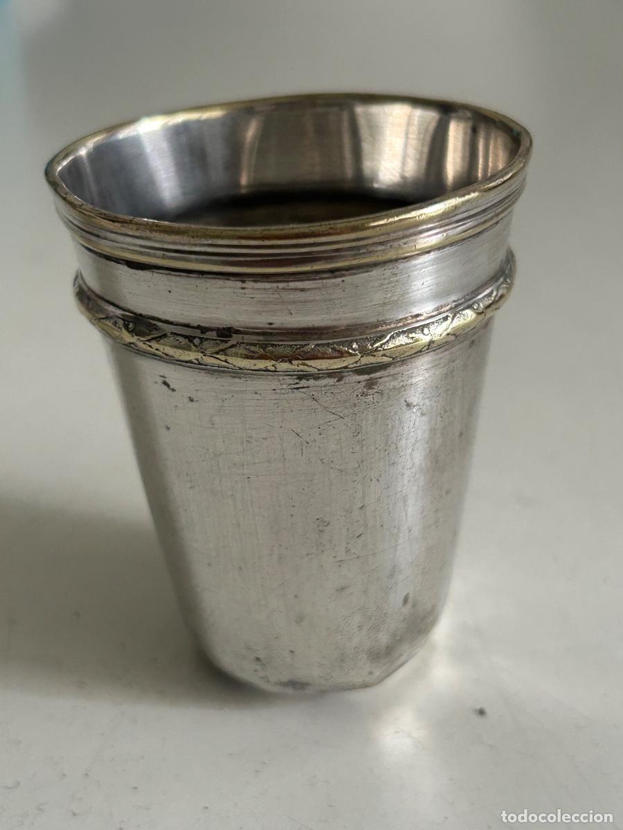 Antig&uuml;edades: Vasito peque&ntilde;o de plata