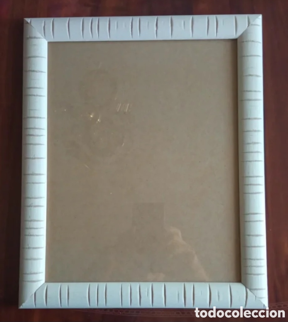 Antig&uuml;edades: Marco de foto con cristal, dise&ntilde;o texturizado en color blanco 19x35.