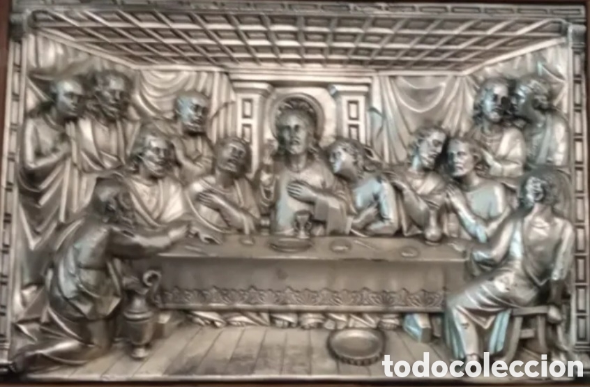 Antig&uuml;edades: Cuadro &rdquo; La &Uacute;ltima Cena&rdquo; relieve met&aacute;lico y marco de madera. Medidas 53x 72