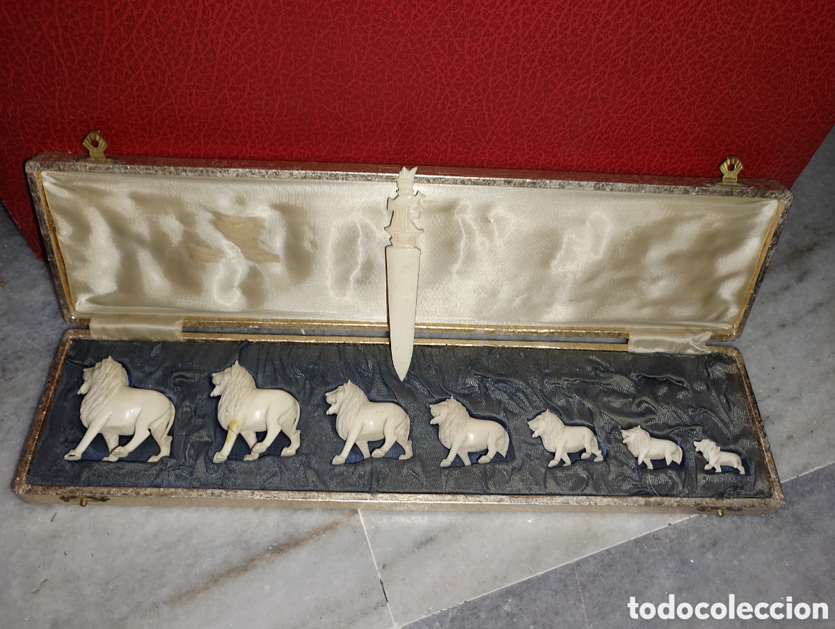Antig&uuml;edades: Antiguo Juego de Escritorio Oriental (A&ntilde;os 60) - 7 Leones de Fu y Abrecartas&rdquo;
