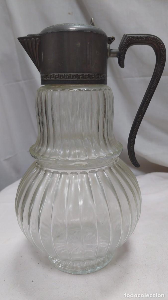 Antig&uuml;edades: Antigua jarra de cristal con tapadera de bronce ba&ntilde;ado el plata