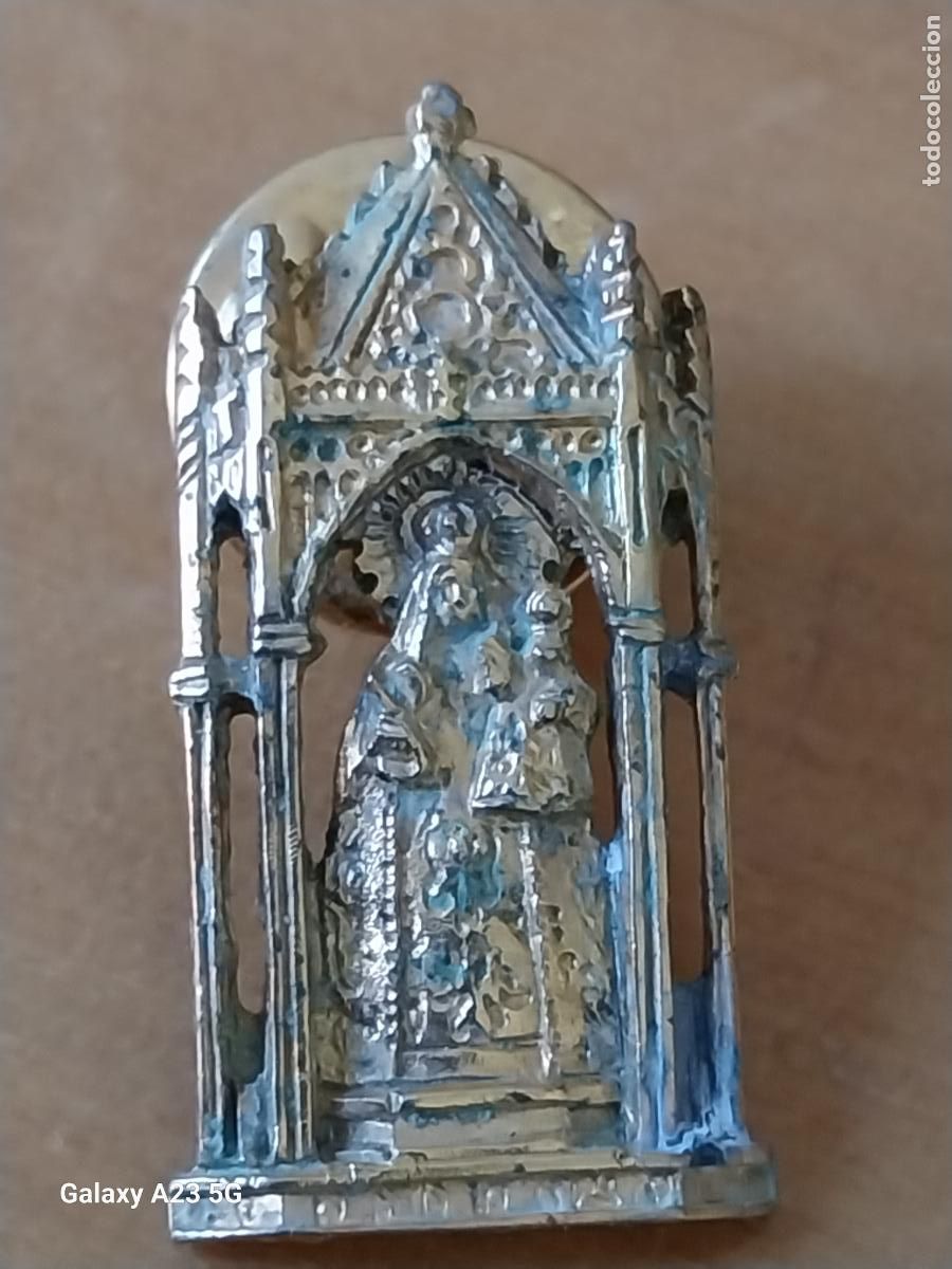 Antig&uuml;edades: VIRGEN DE LAS VEREDAS 2.59CMS ALTO ORIGINAL PIN PINCHO METAL DORADO RELIEVE