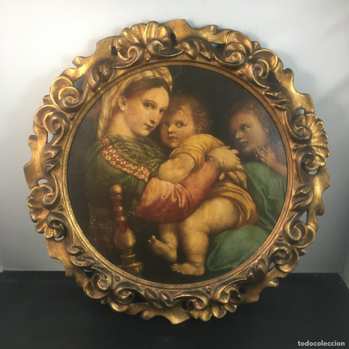 Antig&uuml;edades: Reproducci&oacute;n de la &rdquo;Virgen de la silla&rdquo; de Rafael. Marco de madera dorado. 36 cm di&aacute;metro