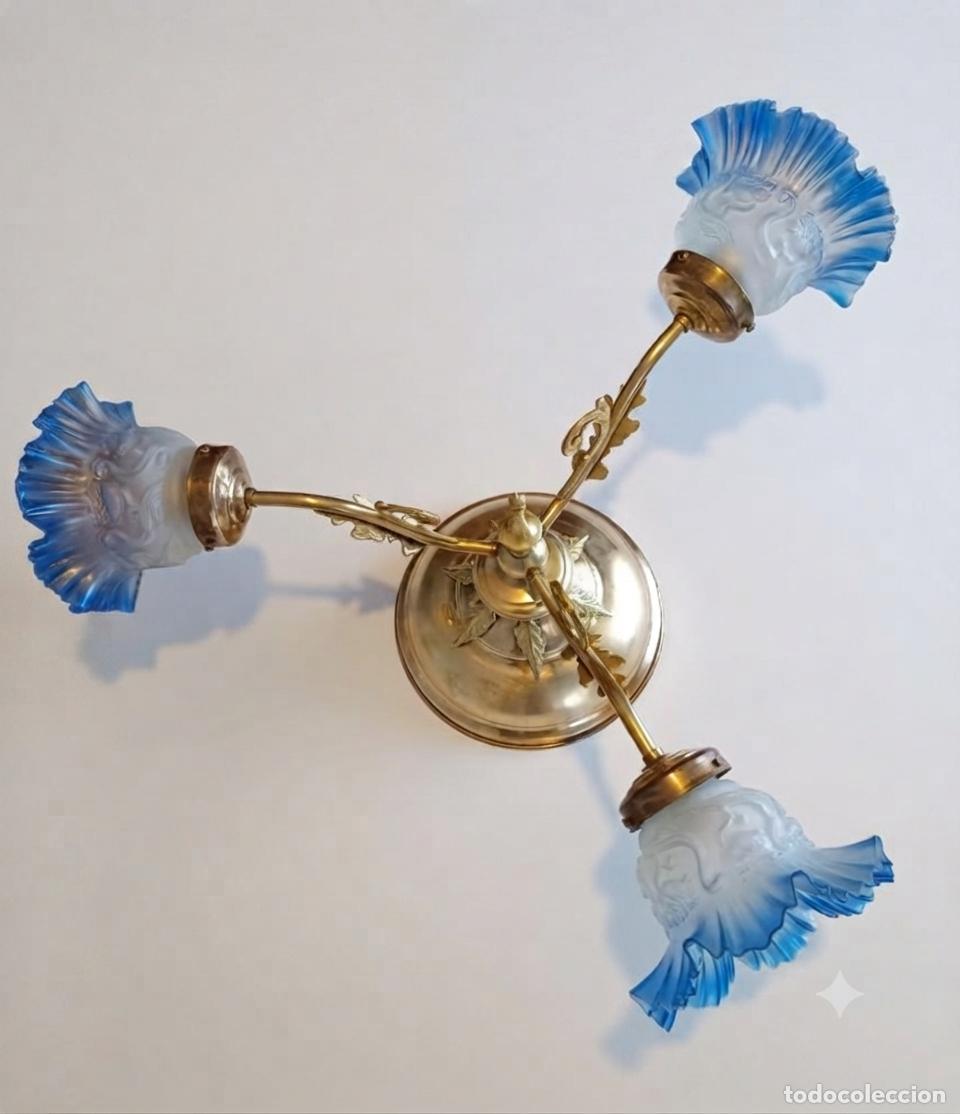 Antig&uuml;edades: Antigua l&aacute;mpara en bronce con tulipas. Estilo isabelino