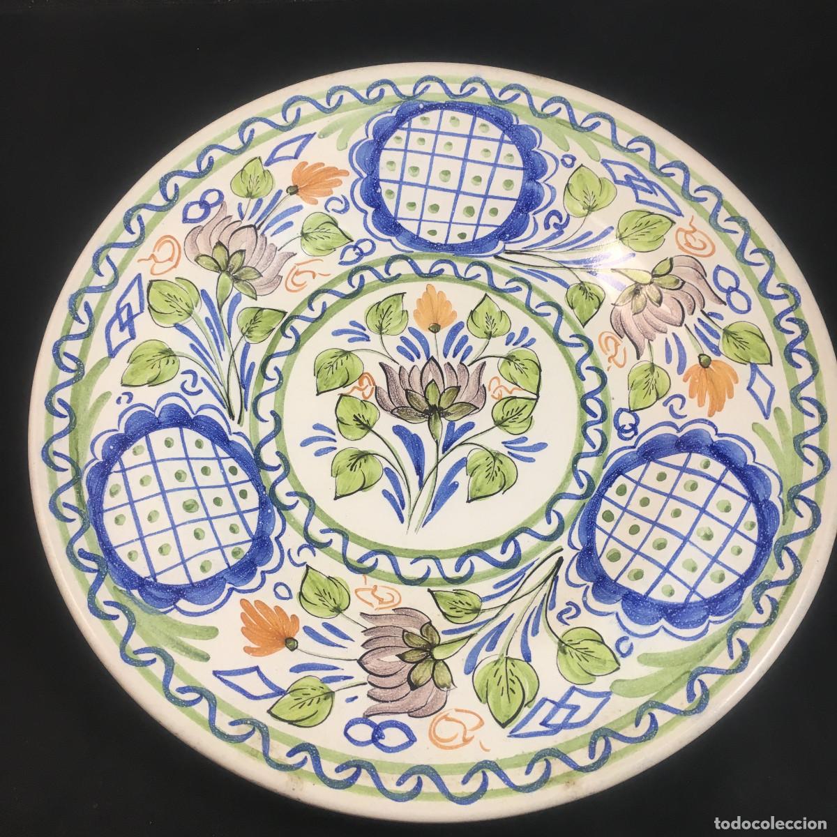 Antig&uuml;edades: Gran plato de Cer&aacute;mica de Manises. Gimeno Mart&iacute;nez. 30 cm