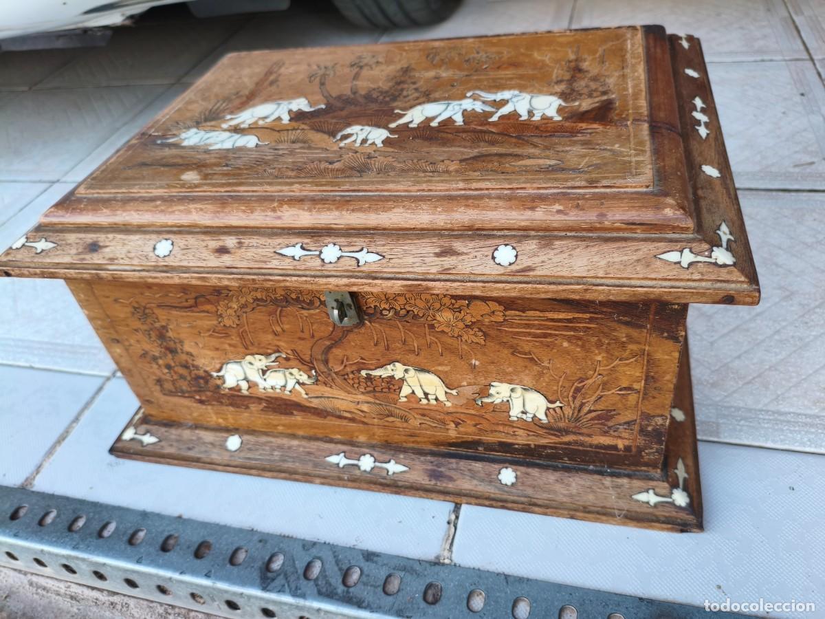 Antig&uuml;edades: Caja de madera decorada con elefantes - Foto 2