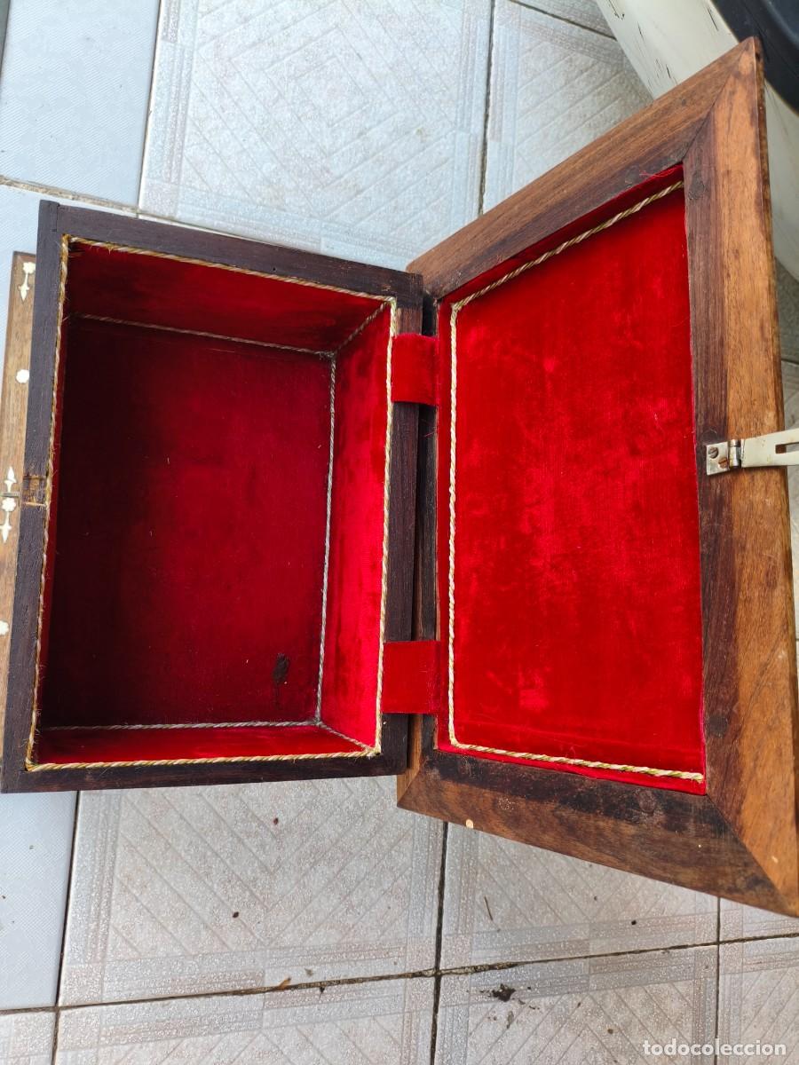 Antig&uuml;edades: Caja de madera decorada con elefantes - Foto 3