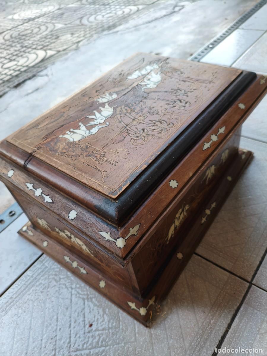 Antig&uuml;edades: Caja de madera decorada con elefantes - Foto 8