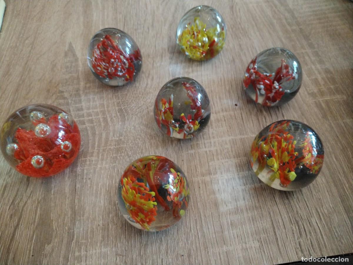 Antig&uuml;edades: Lote de 7 pisapapeles antiguos de cristal