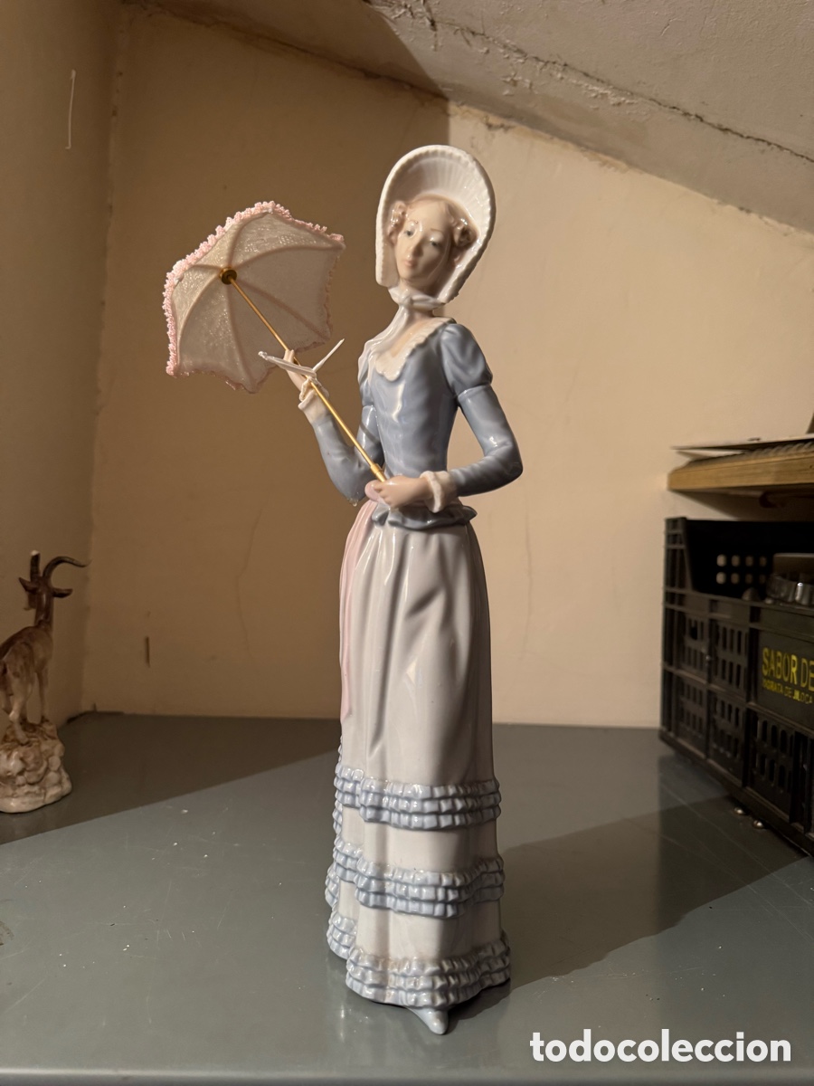 Antig&uuml;edades: Figura Lladr&oacute; original &ndash; Dama con sombrilla