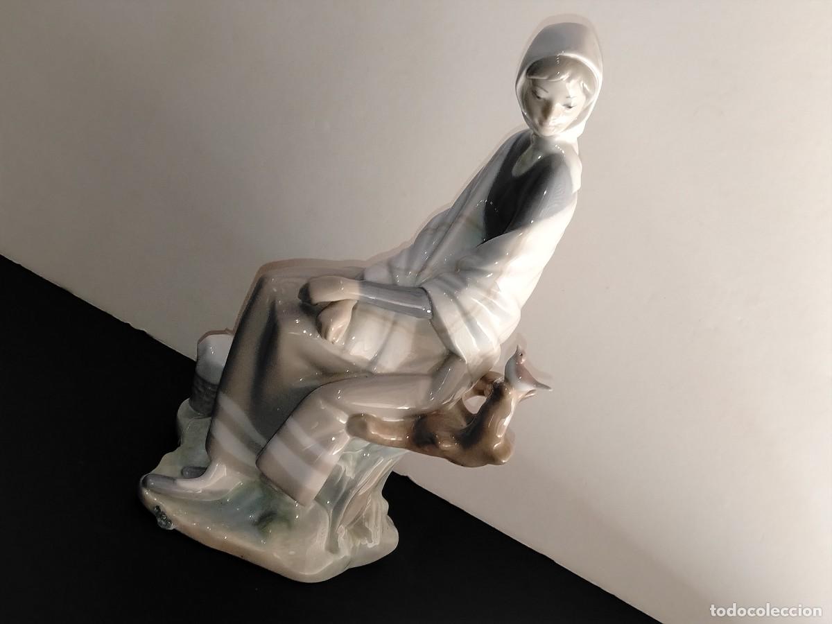 Antig&uuml;edades: LLADRO PRECIOSA CAMPESINA EN CERAMICA (25 X 12 X 12 CM)