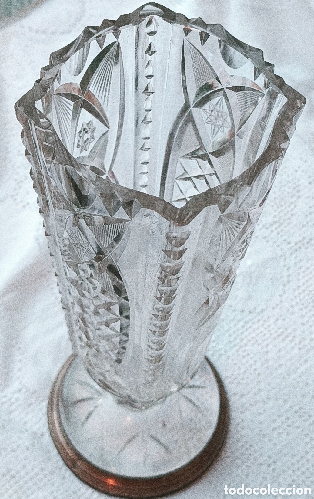 Antig&uuml;edades: Antiguo Jarr&oacute;n / Copa de Cristal Tallado 30 cm