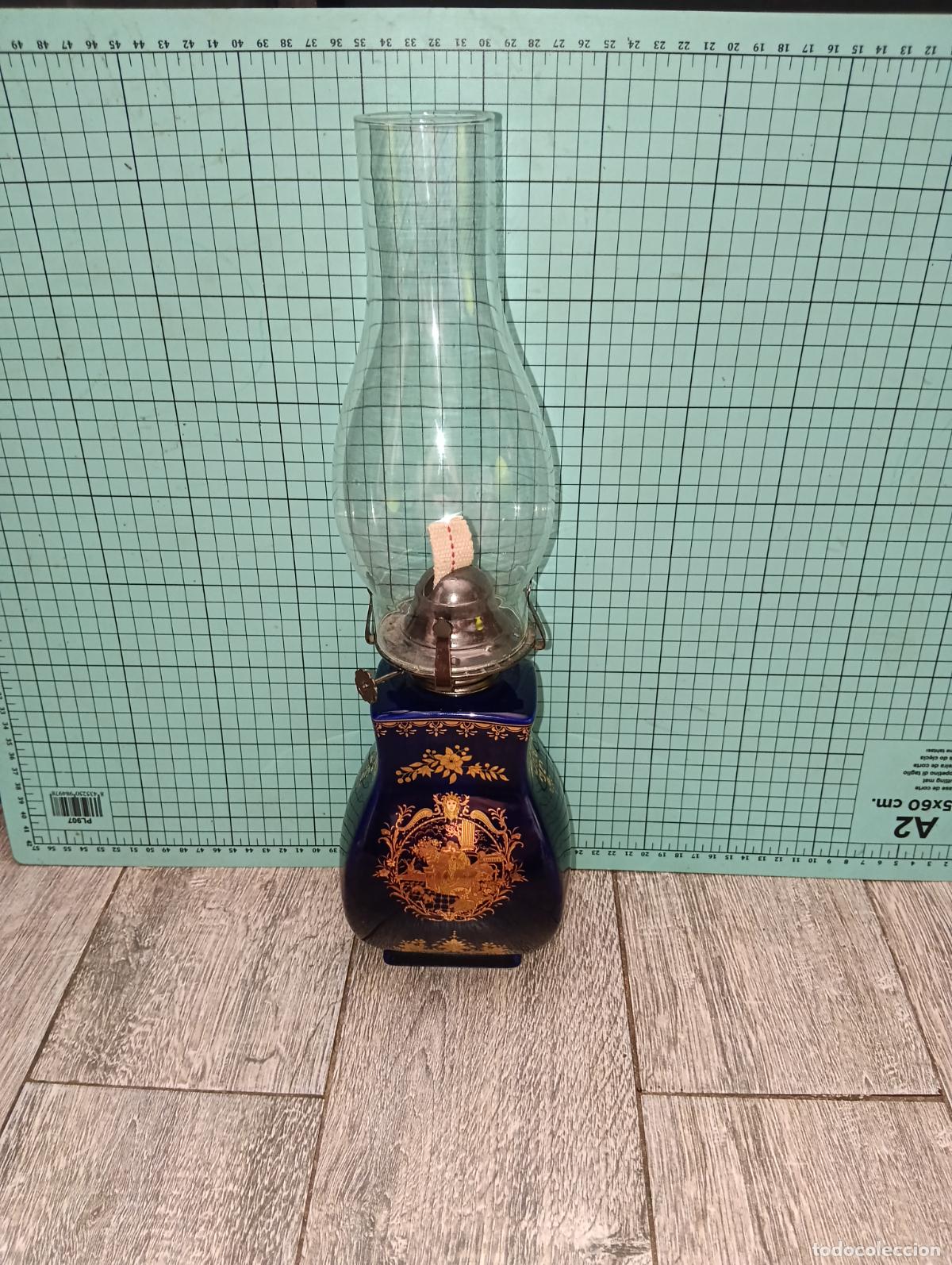 Antig&uuml;edades: Antiguo Quinqu&eacute; L&aacute;mpara de aceite en porcelana azul cobalto y dorado con tulipa de origen