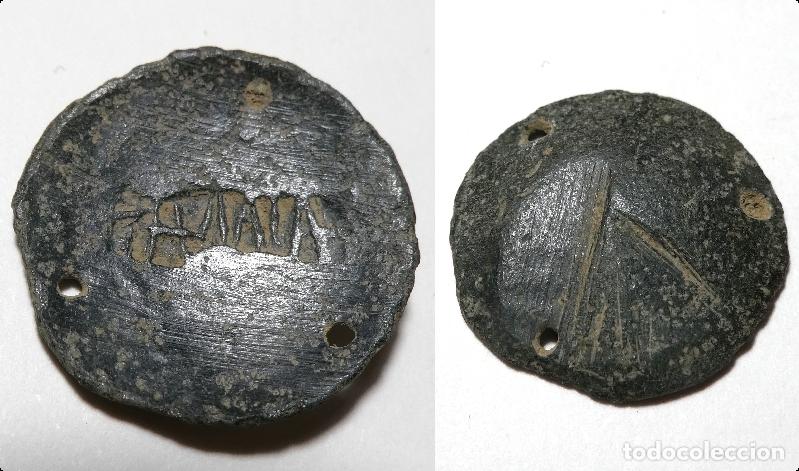 Antig&uuml;edades: Antigua plaquita de bronce con letras