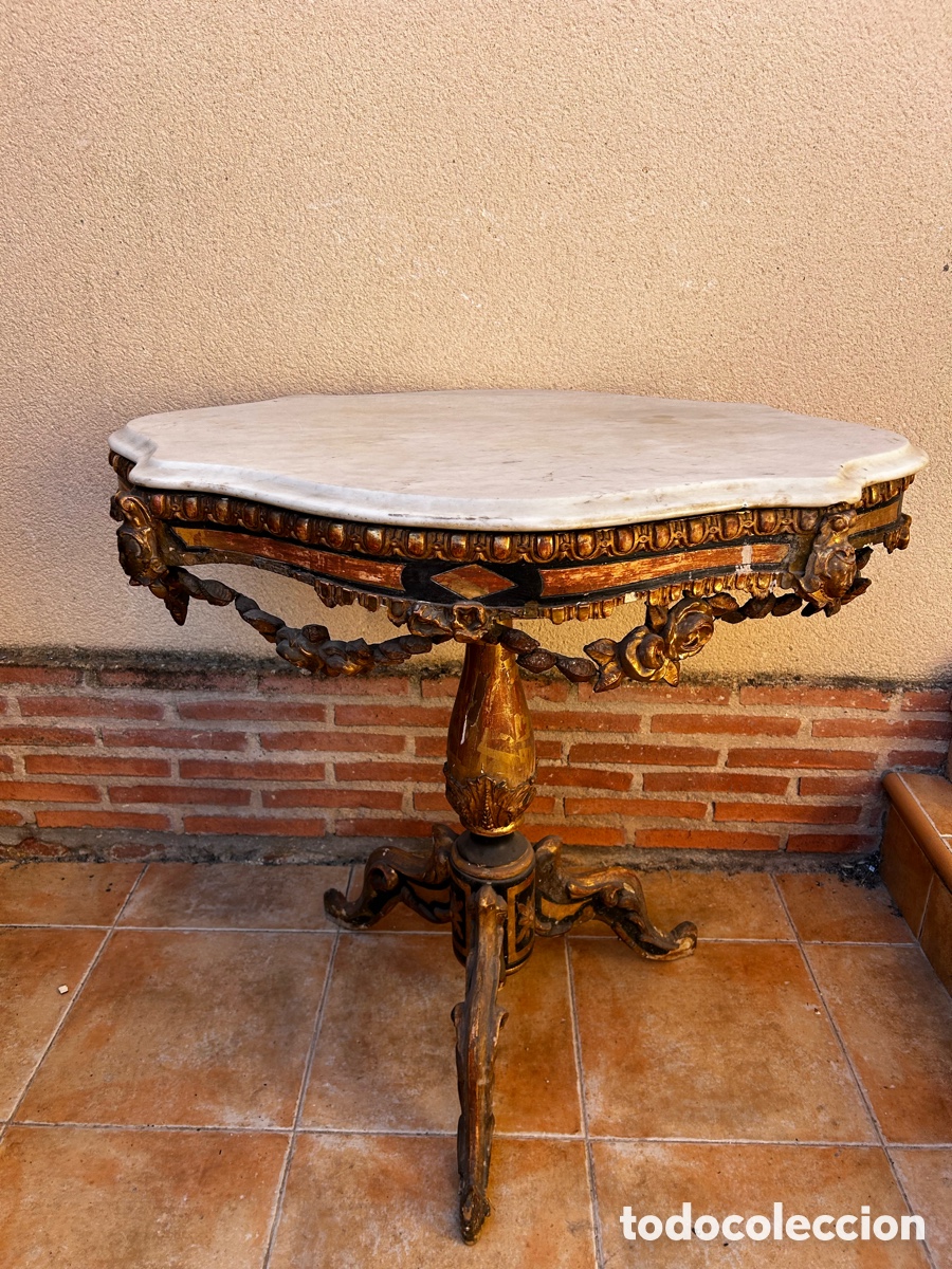 Antig&uuml;edades: MESA AUXIULIAR CON REALCES CON TABLERO DE MARMOL BLANCO CON BISEL PARA RESTAURAR ENTREGA EN MANO
