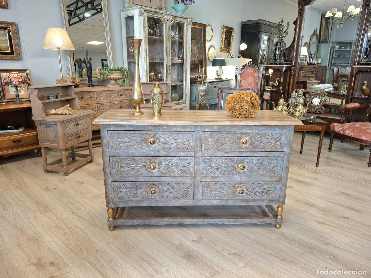 Antig&uuml;edades: C&oacute;moda castellana azul empolvado