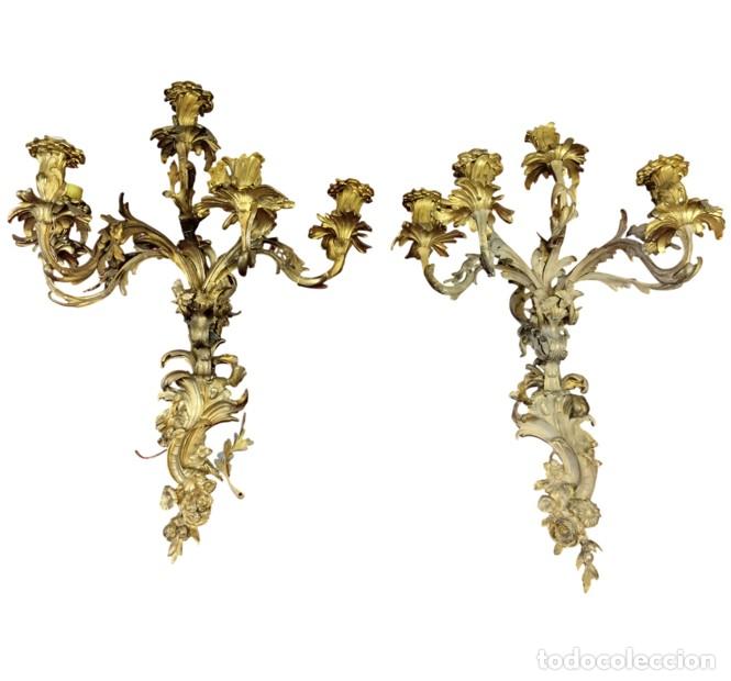 Antig&uuml;edades: PAREJA DE APLIQUES O CANDELABROS DE PARED DE CINCO LUCES. BRONZE DORADO. FRANCIA. XVIII-XIX