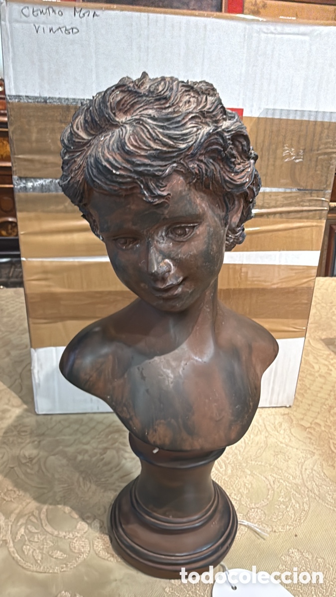 Antig&uuml;edades: BUSTO NI&Ntilde;O ESCAYOLA EN MARR&Oacute;N
