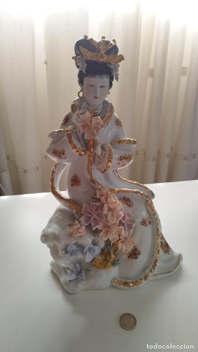 Antig&uuml;edades: Figura de porcelana japonesa