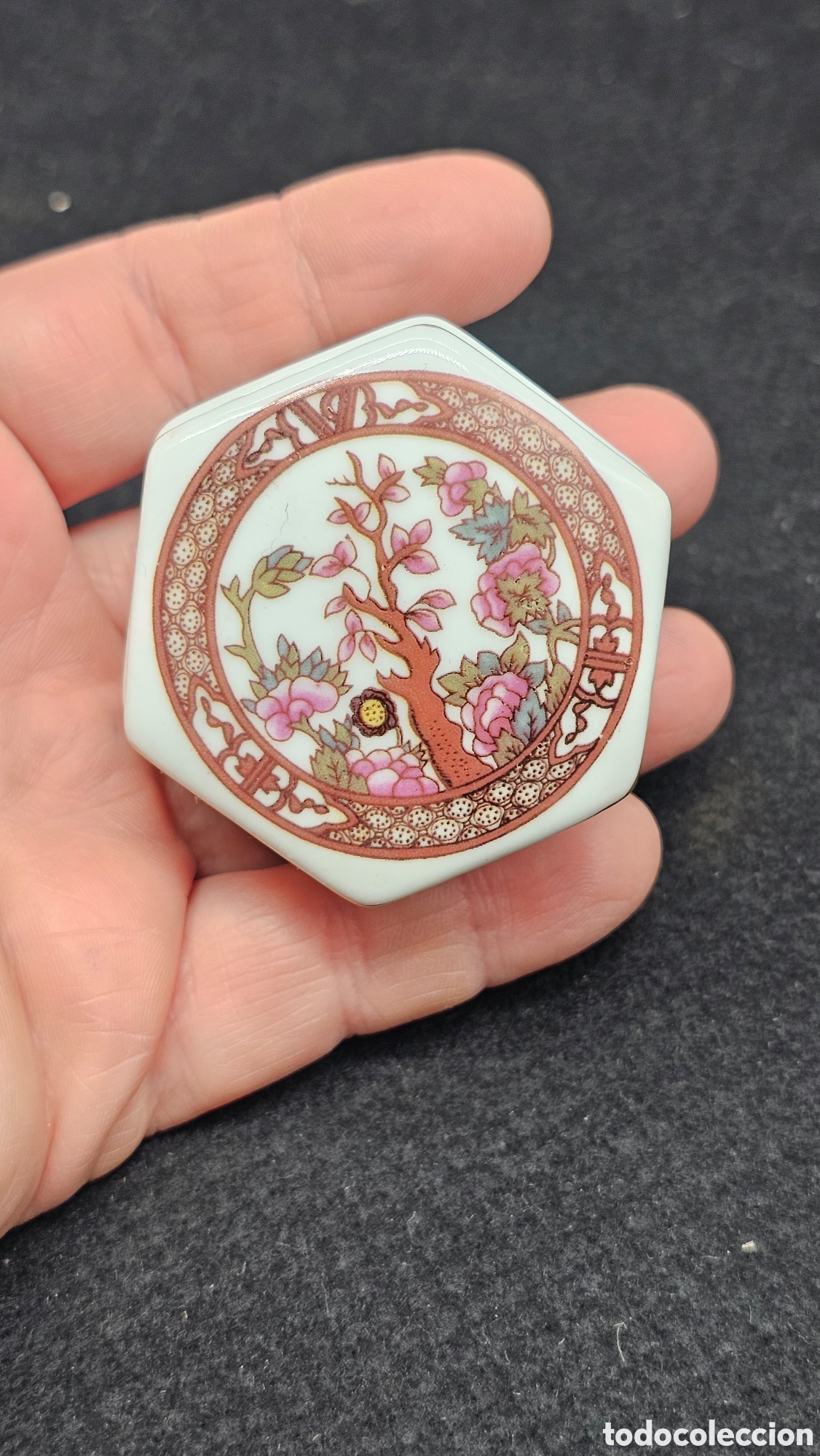 Antig&uuml;edades: Cajita de porcelana de colecci&oacute;n