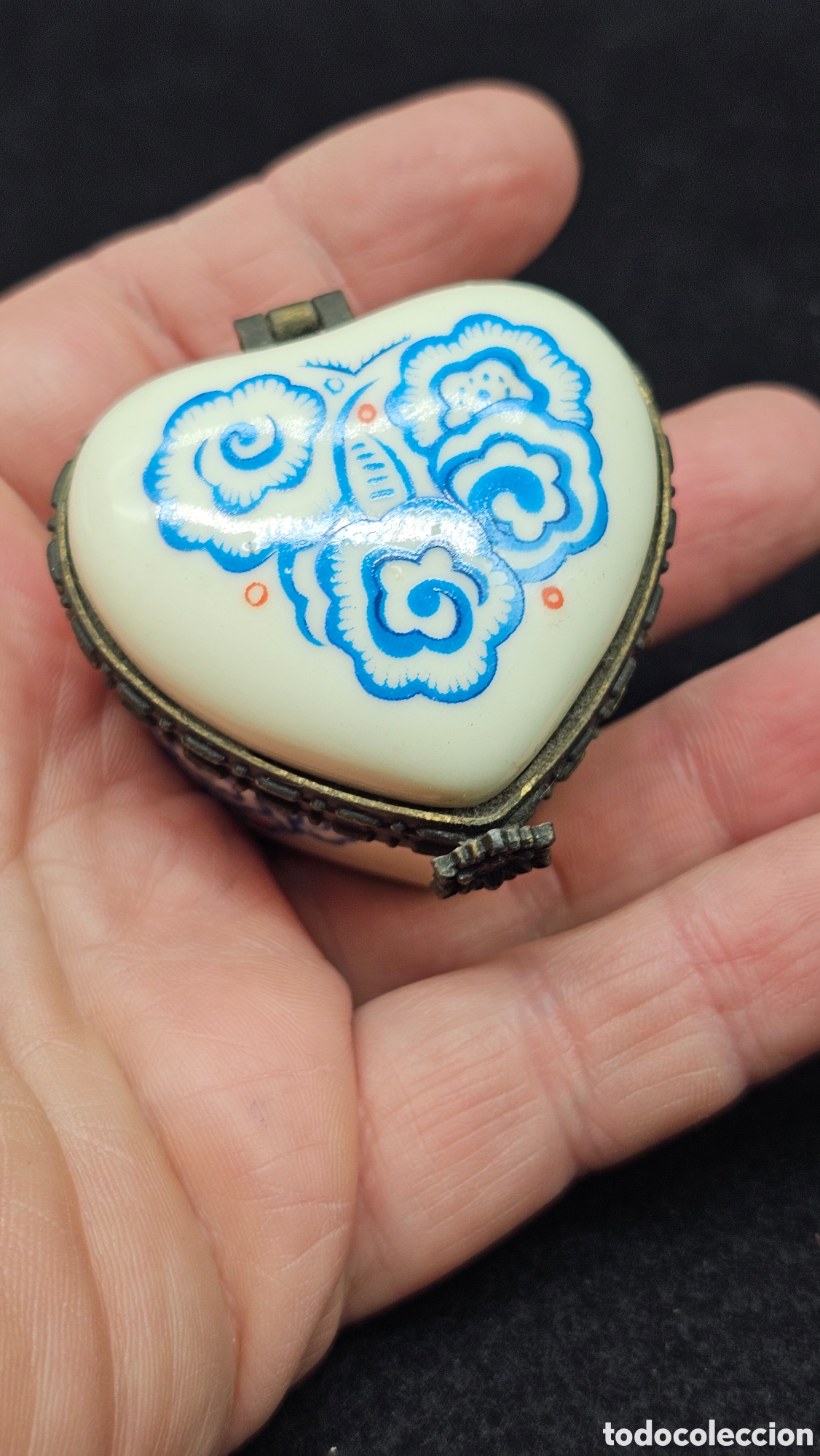 Antig&uuml;edades: Cajita de porcelana de colecci&oacute;n