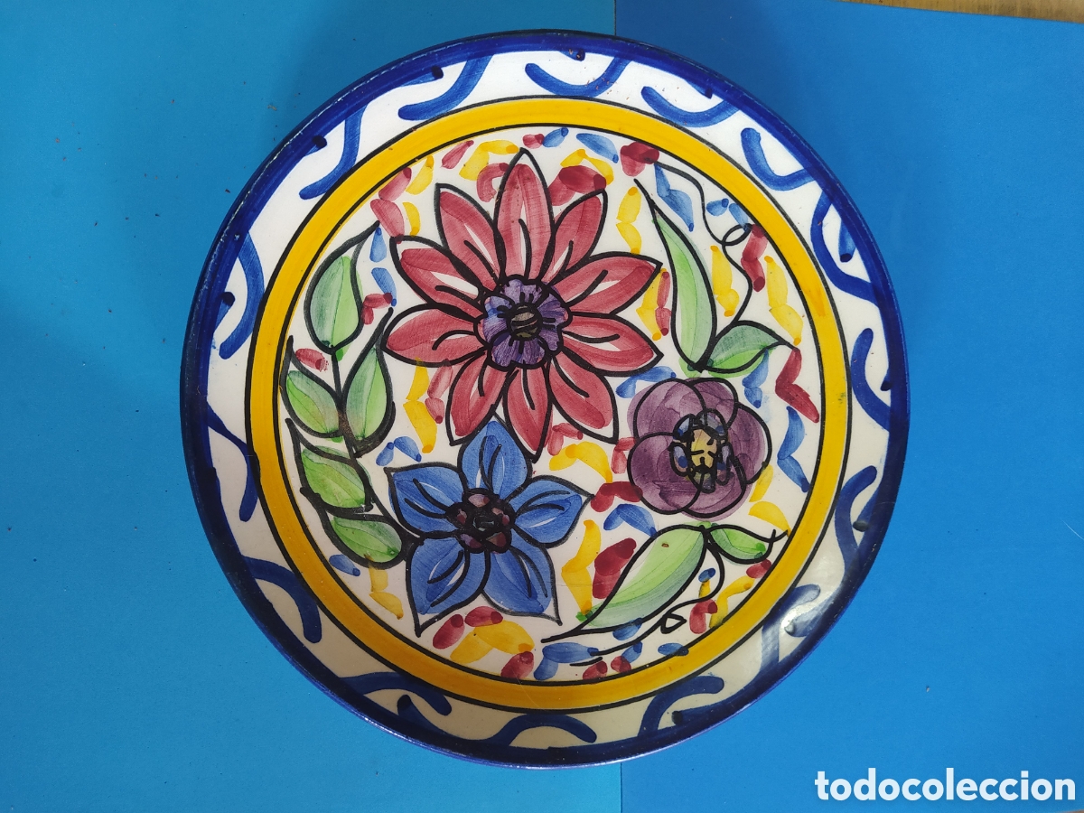 Antig&uuml;edades: Plato de cer&aacute;mica pintada a mano de Juan Tar&iacute;n | Artesan&iacute;a espa&ntilde;ola vintage de 22 cm**