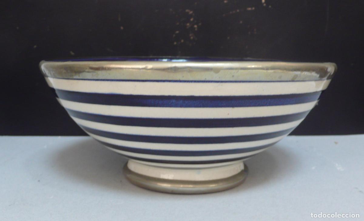 Antig&uuml;edades: PLATO DECORATIVO CON BORDE EN METAL