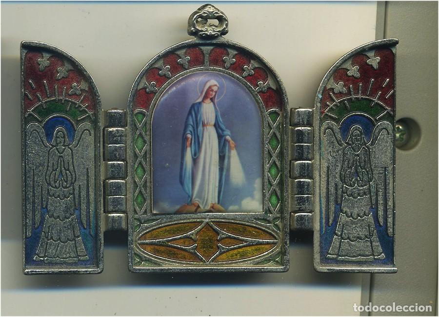 Antig&uuml;edades: CAPILLA METAL VIRGEN INMACULADA MIDE 5 CM DE ALTA 8,5 DE ANCHA ABIERTA 4,5 CERRADA