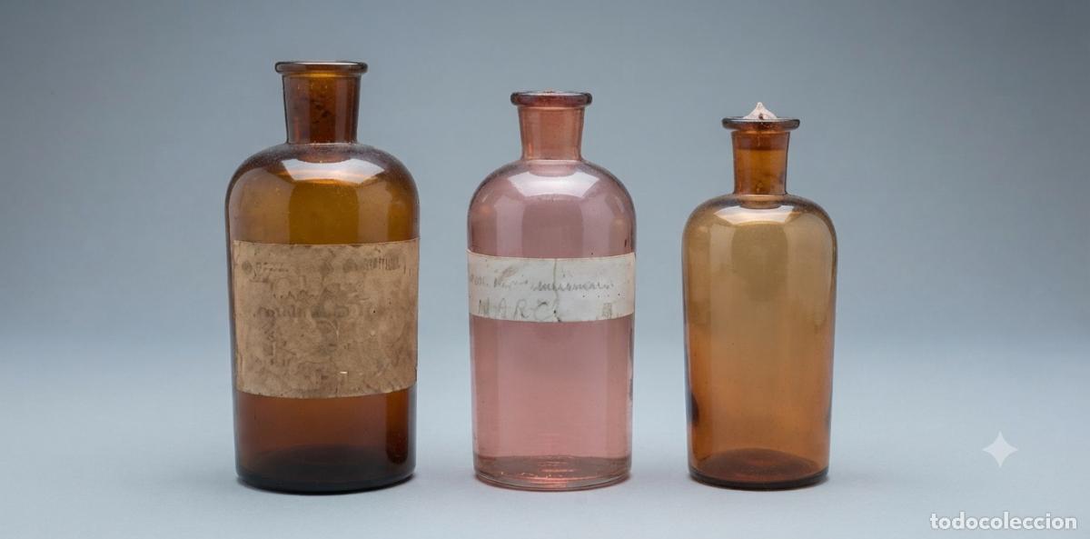 Antig&uuml;edades: 3 BOTELLAS FARMACIA COLOR &Aacute;MBAR VIDRIO SOPLADO