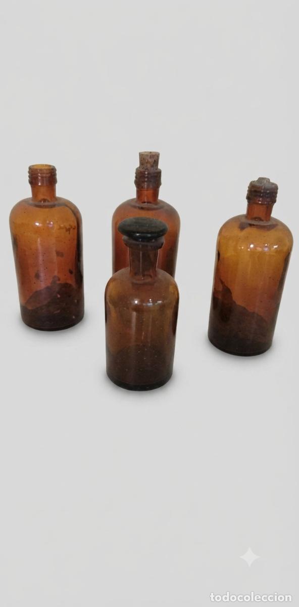 Antig&uuml;edades: 4 BOTELLAS FARMACIA COLOR &Aacute;MBAR