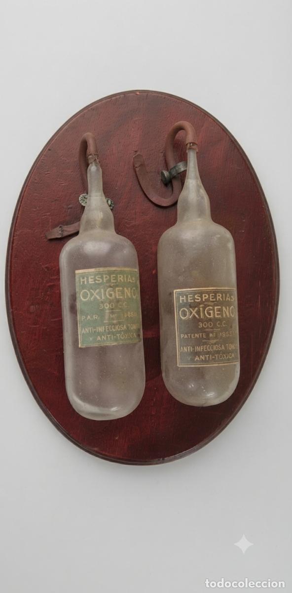 Antig&uuml;edades: 2 BOTELLAS OX&Iacute;GENO HESPERIA (Vidrio SOPLADO)